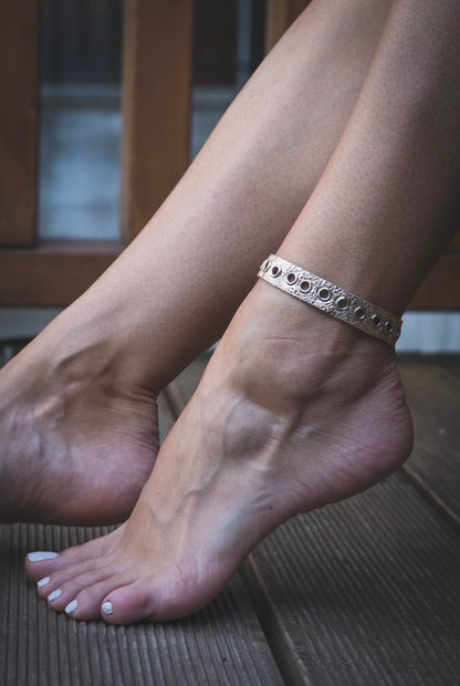 &quot;GAP&quot; leg bracelet